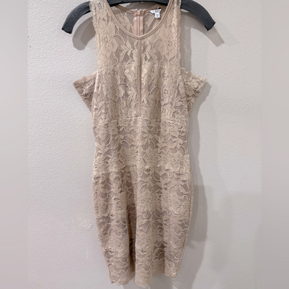 🎉Guess Cocktail Lace w/ Fully Lined Nude Slip Round & a Round Neckline Size 6